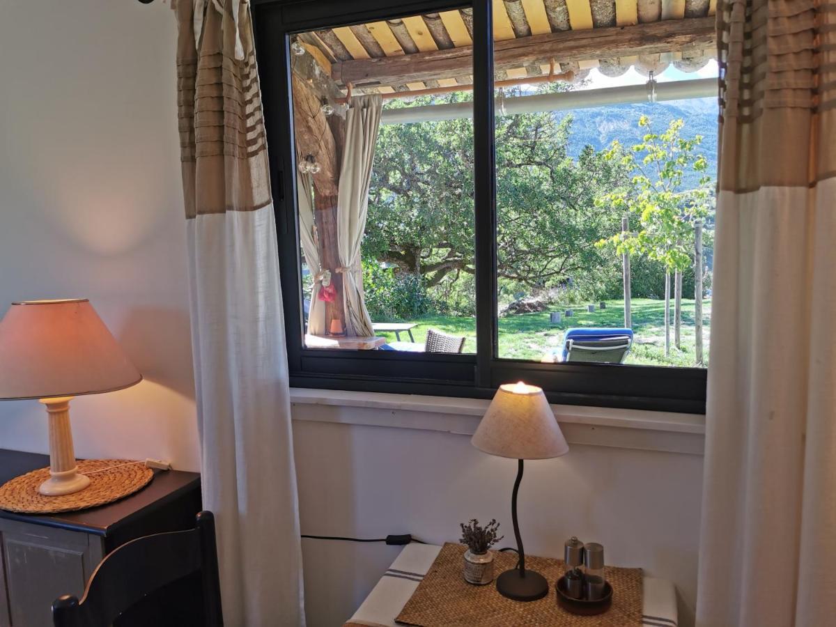 La Peyregoune, Logement En Pleine Nature Et Table D'Hotes Blieux Zewnętrze zdjęcie